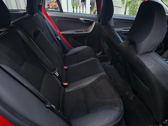 Volvo V60 9 of 16