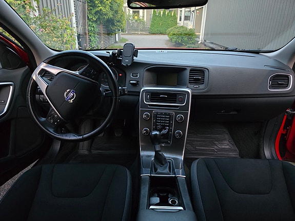 Volvo V60 7 of 16