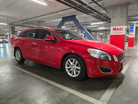 Volvo V60 2 of 16