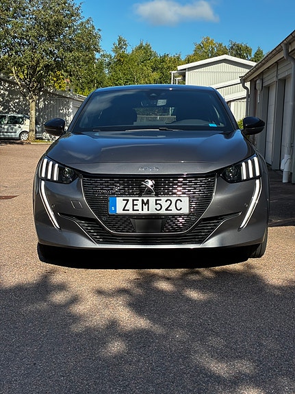 Peugeot 208 3 of 11