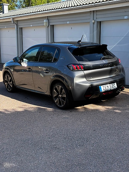 Peugeot 208 7 of 11