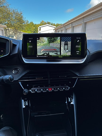 Peugeot 208 8 of 11