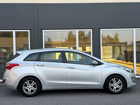 Hyundai i30 2 of 30