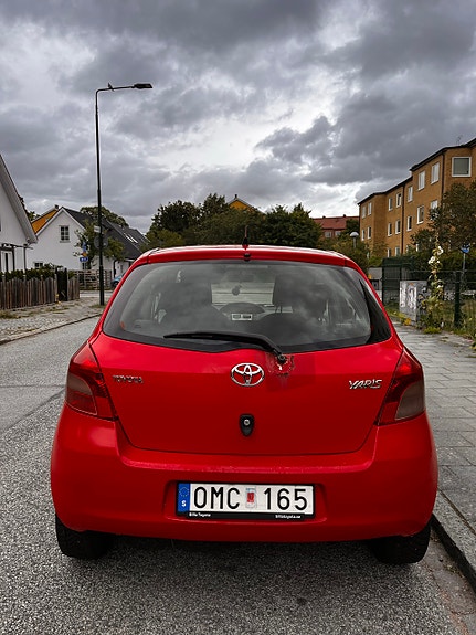 Toyota Yaris 4 of 9