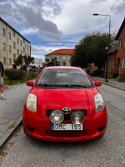 Toyota Yaris 5 of 9