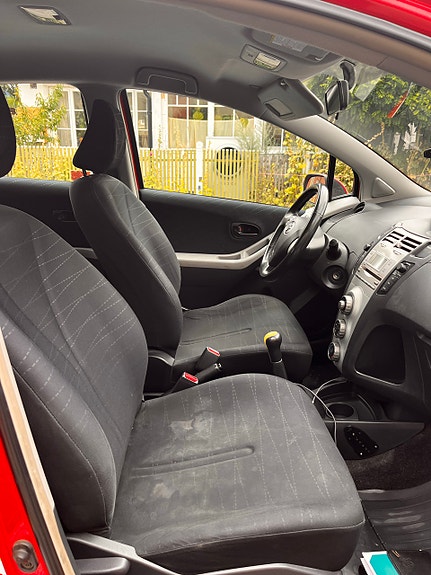 Toyota Yaris 7 of 9