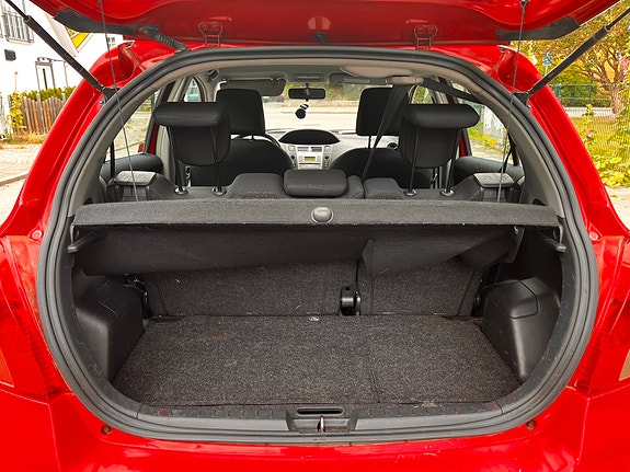 Toyota Yaris 8 of 9