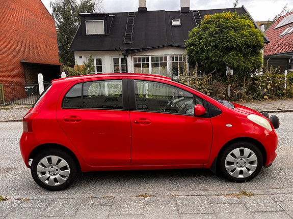 Toyota Yaris 9 of 9