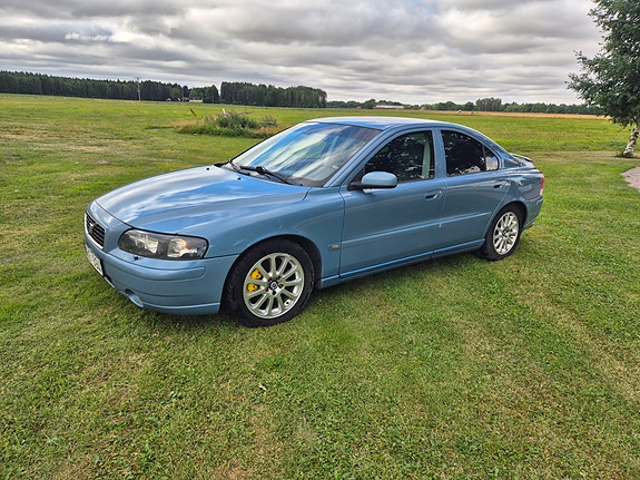 Volvo S60 2 of 3