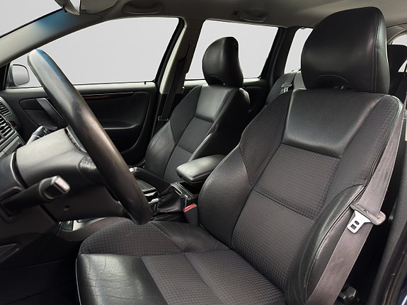 Volvo V70 8 of 21