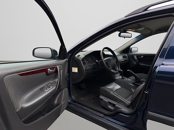 Volvo V70 7 of 21