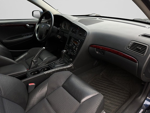 Volvo V70 10 of 21