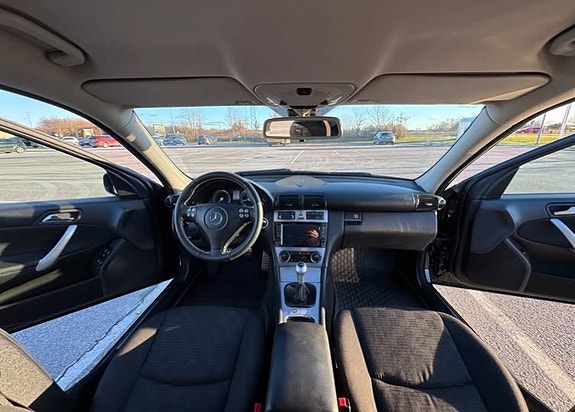 Mercedes-Benz C180 8 of 10