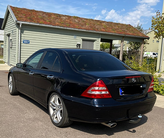 Mercedes-Benz C180 4 of 10
