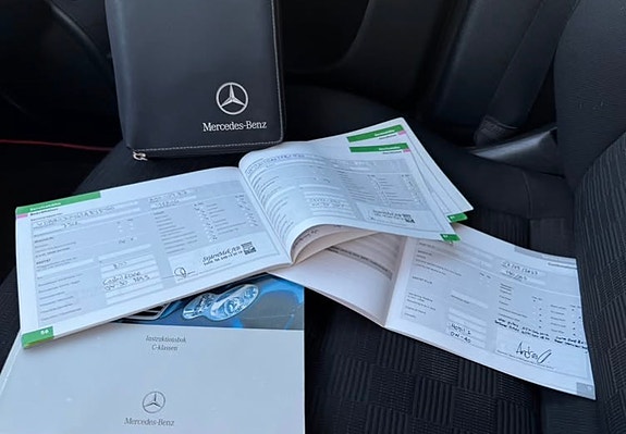 Mercedes-Benz C180 10 of 10