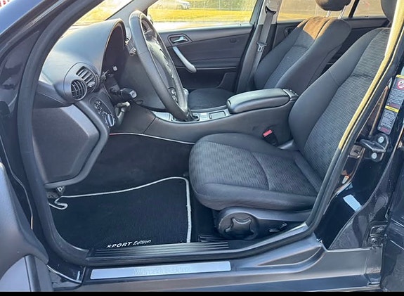Mercedes-Benz C180 3 of 10