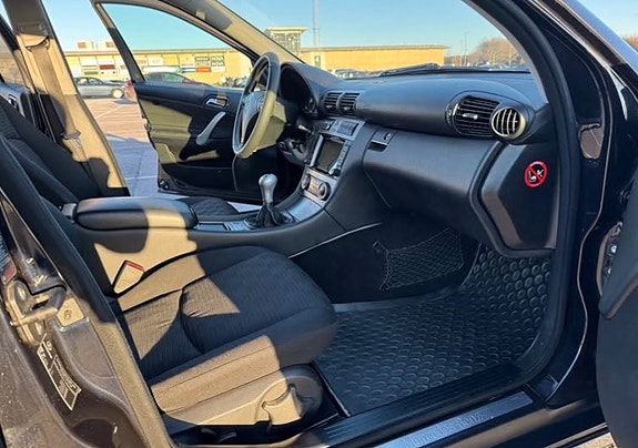 Mercedes-Benz C180 7 of 10