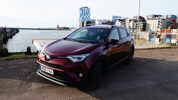 Toyota RAV4 2 of 13