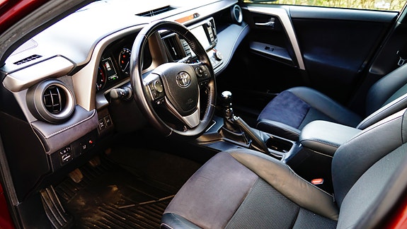 Toyota RAV4 10 of 13