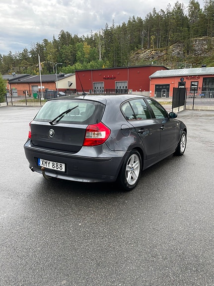 BMW 116i 3 of 6