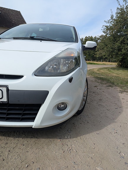 Renault Clio 9 of 16