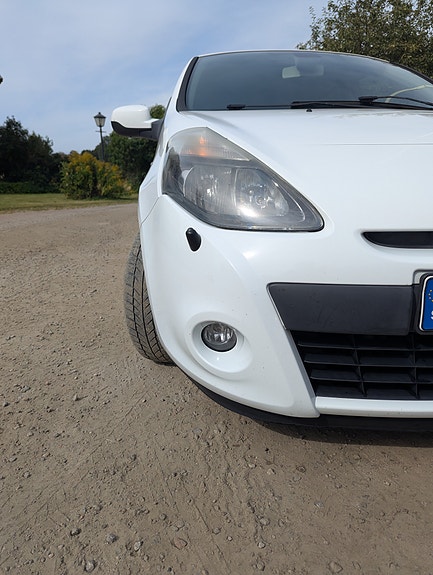 Renault Clio 10 of 16