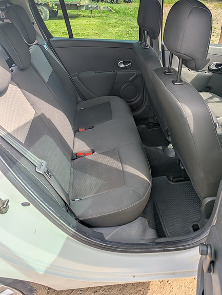 Renault Clio 14 of 16