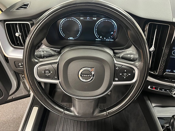 Volvo XC60 15 of 25