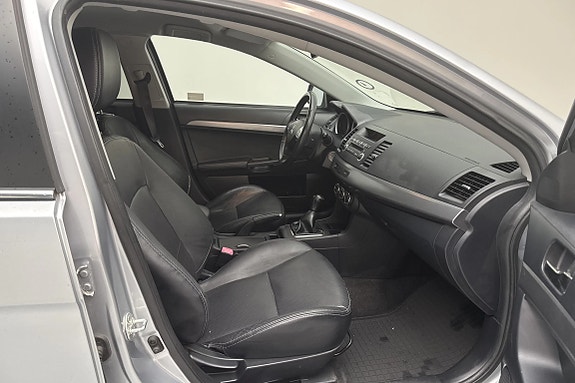 Mitsubishi Lancer 6 of 8