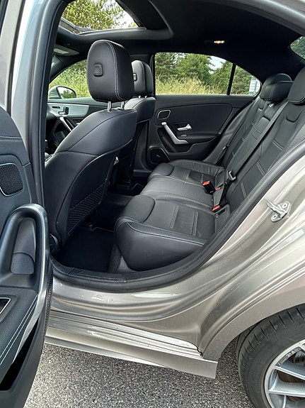 Mercedes-Benz A250 e 9 of 13
