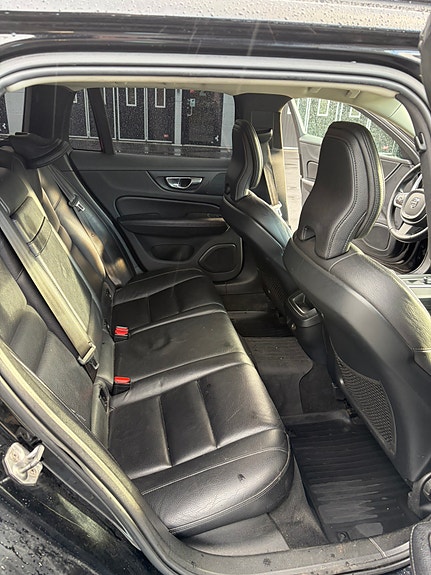Volvo V60 8 of 17