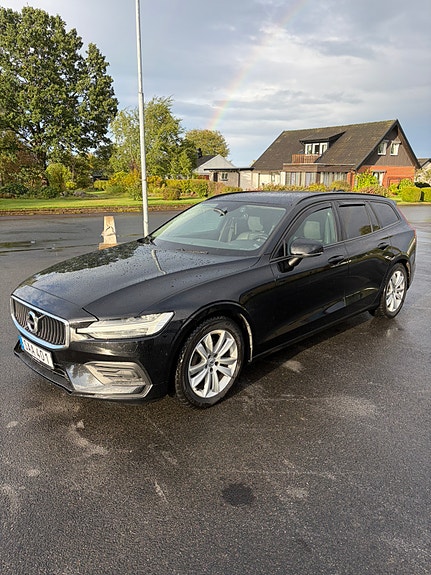 Volvo V60 2 of 17