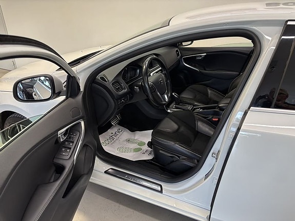 Volvo V40 6 of 9