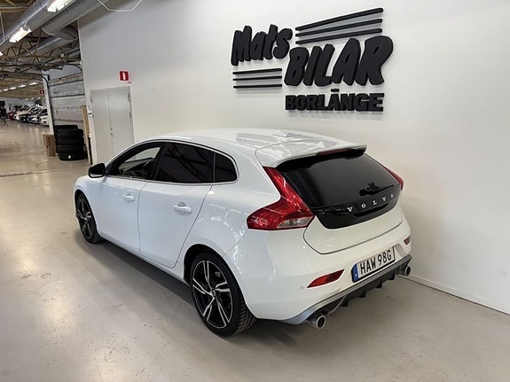 Volvo V40 3 of 9