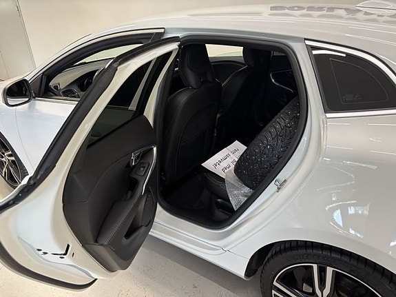 Volvo V40 7 of 9
