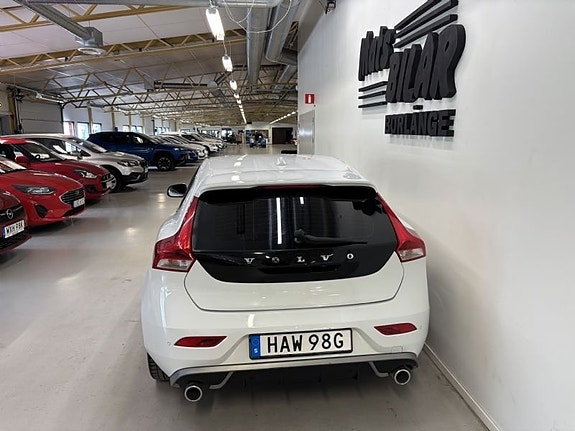 Volvo V40 4 of 9