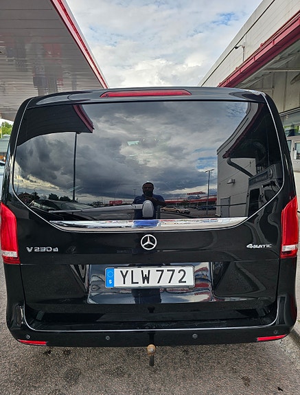 Mercedes-Benz V250 d 3 of 4