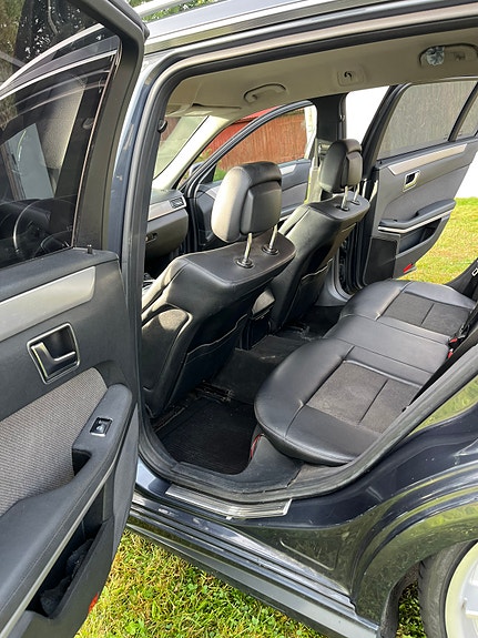 Mercedes-Benz E220 6 of 9