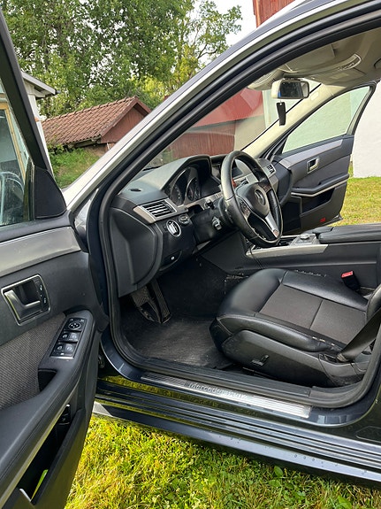 Mercedes-Benz E220 5 of 9