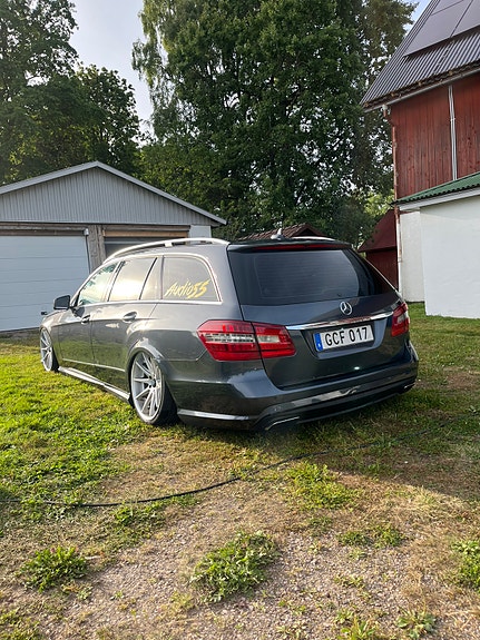 Mercedes-Benz E220 4 of 9