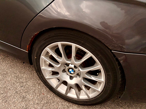 BMW 320i 4 of 6