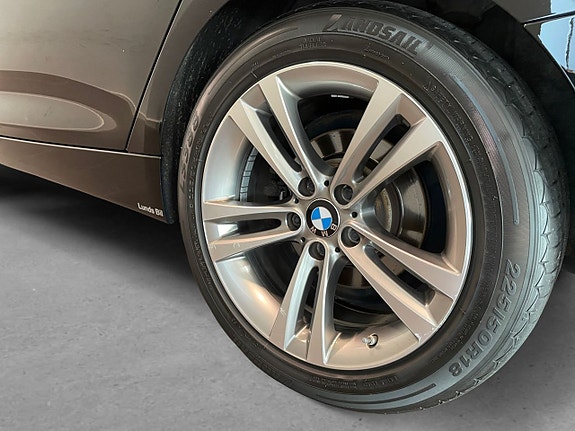 BMW 320 8 of 17