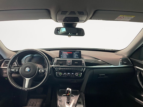 BMW 320 2 of 17