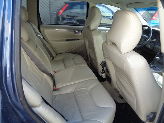 Volvo V70 8 of 9
