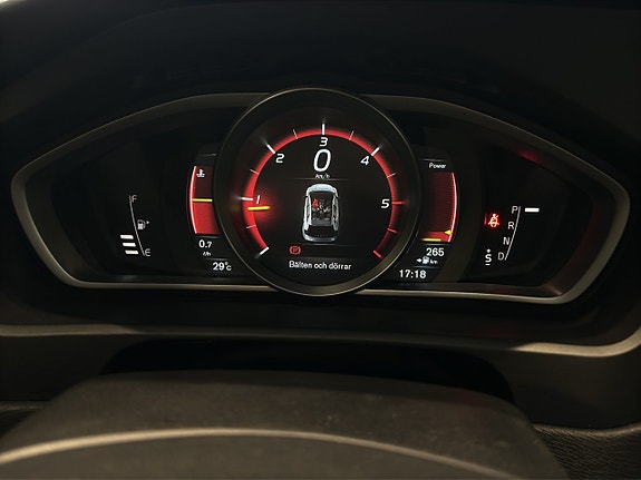 Volvo V40 Cross Country 14 of 23