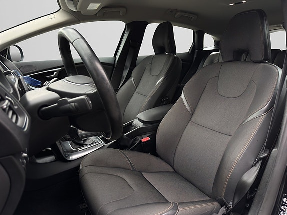 Volvo V40 Cross Country 8 of 23