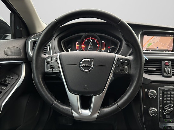 Volvo V40 Cross Country 12 of 23