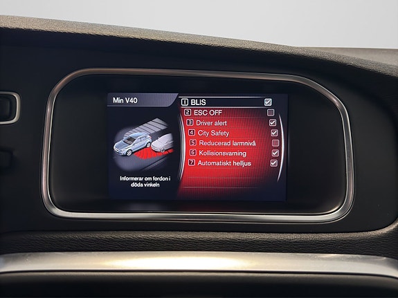 Volvo V40 Cross Country 17 of 23