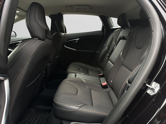 Volvo V40 Cross Country 21 of 23