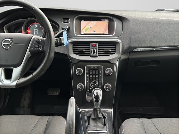 Volvo V40 Cross Country 15 of 23